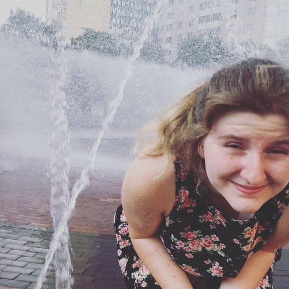 Meet your Posher, Kelsey - Picture 2 of 4